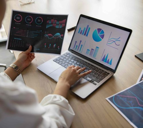 office-workers-using-finance-graphs-min